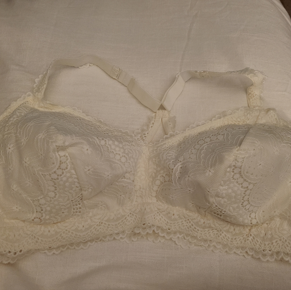 NWT Cream lace bralette